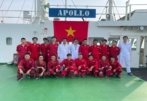 Ảnh: Tập thể tàu Apollo tổ chức lễ thượng cờ nhân dịp Quốc Khánh 2/9